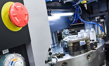 Sistemas de control de seguridad de Hengstler para la protección de maquinaria y la seguridad del personal